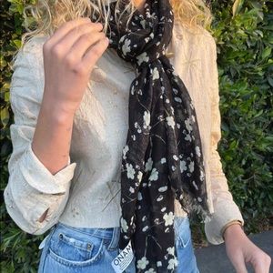 ONAM • In Bloom Scarf